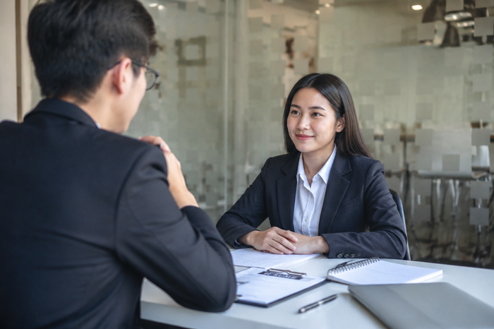 10 Pertanyaan Interview Kerja Pertama Kali dan Jawabannya